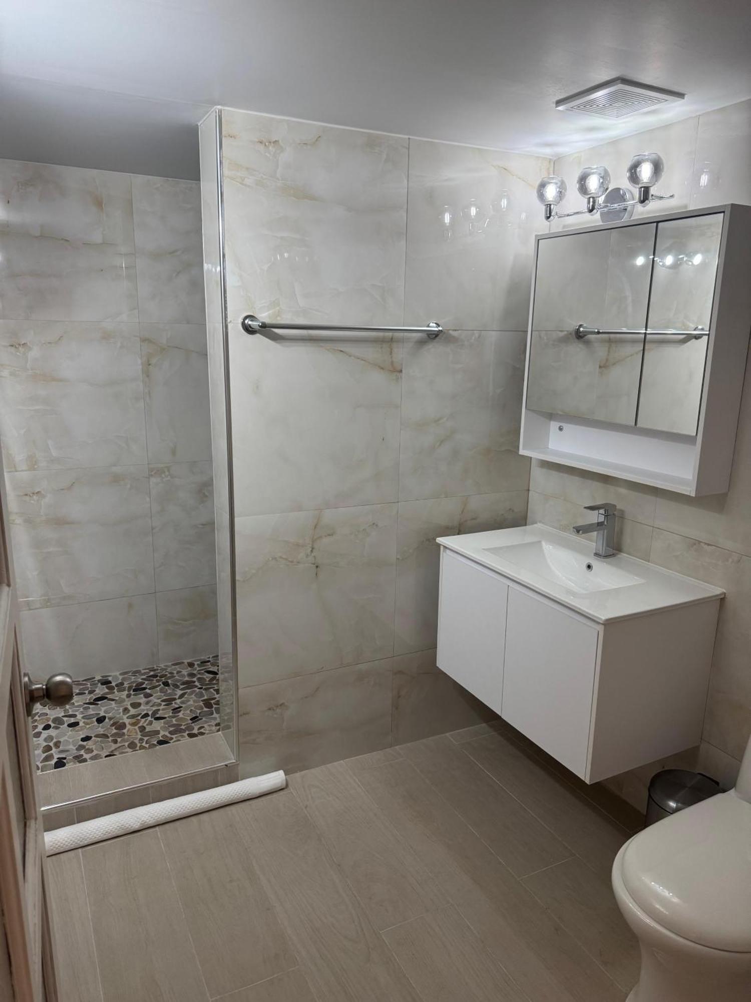 Beach Walk Residences Palm Beach Buitenkant foto